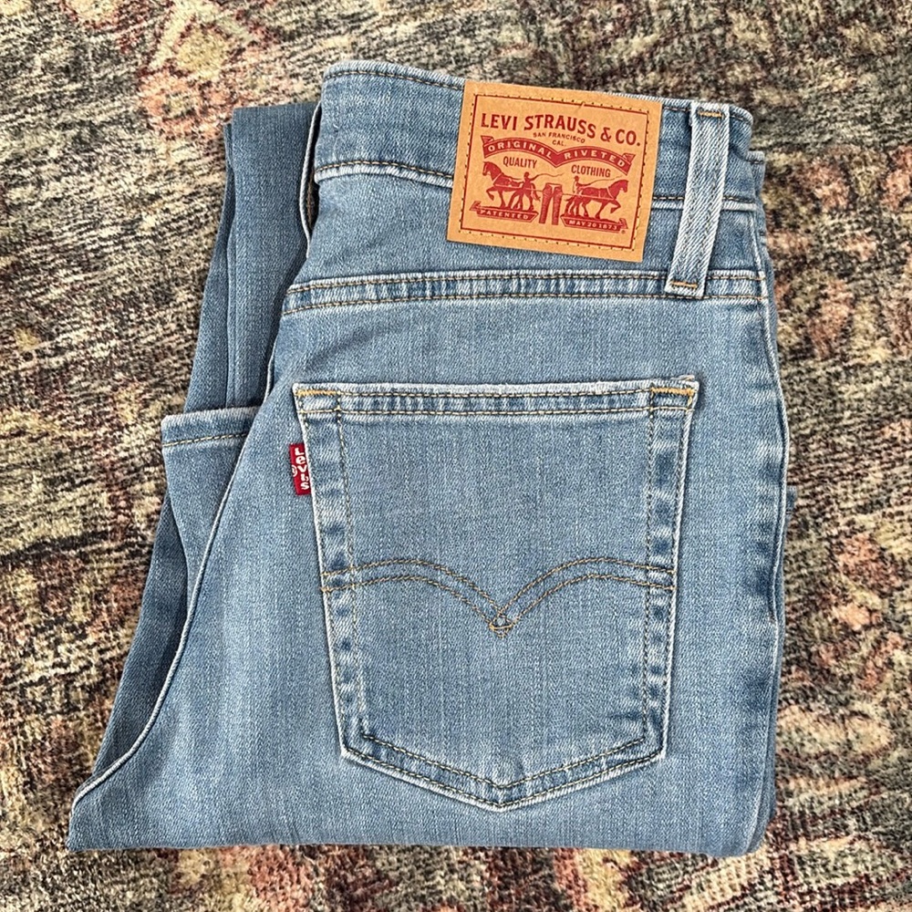 Levi’s | 725 Hi-Rise Bootcut Jean | 26R
